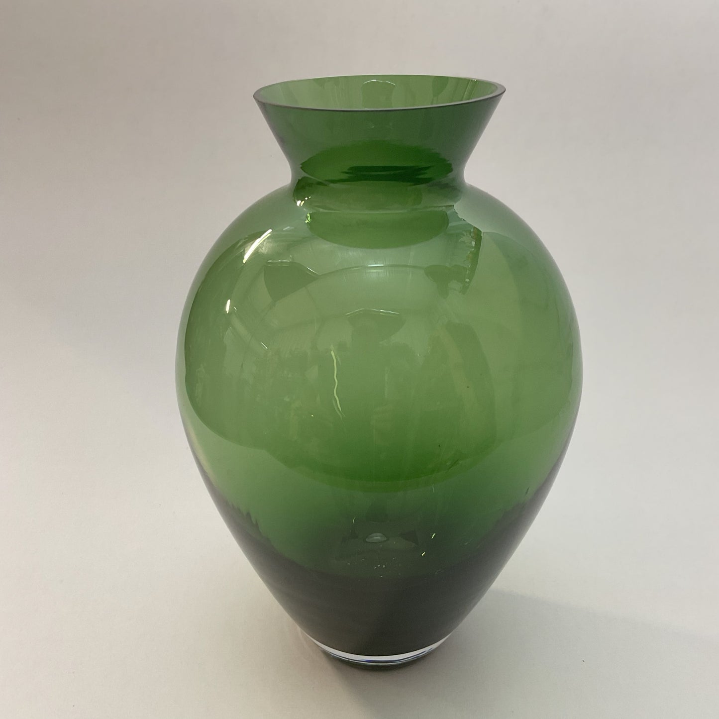 Vintage Emerald Green Hand-Blown Glass Urn Vase – 10.5" Mid-Century Flared Vessel
