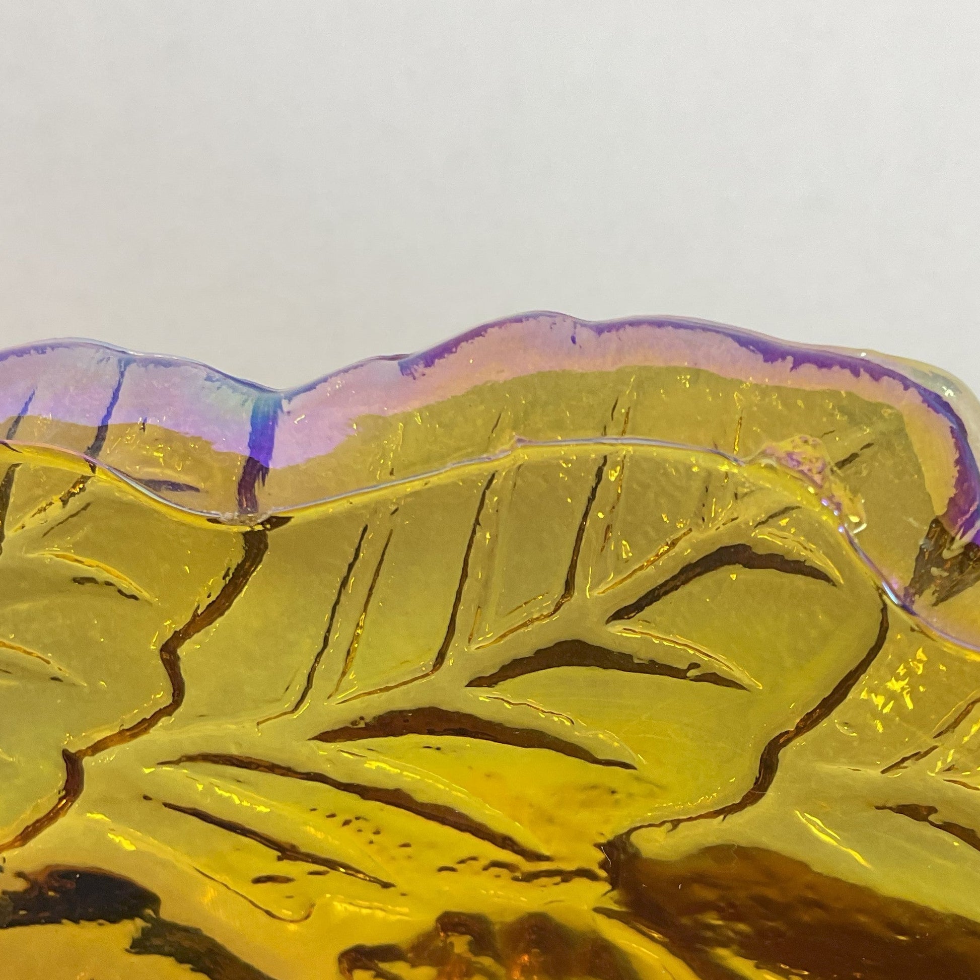📸 Close-Up Detail: A macro view of a tiny, shallow inner-edge flea bite on right and even a smaller one to the left . As shown, they blend entirely into the natural pressed leaf vein lines and remain hidden from view when the bowl is displayed.